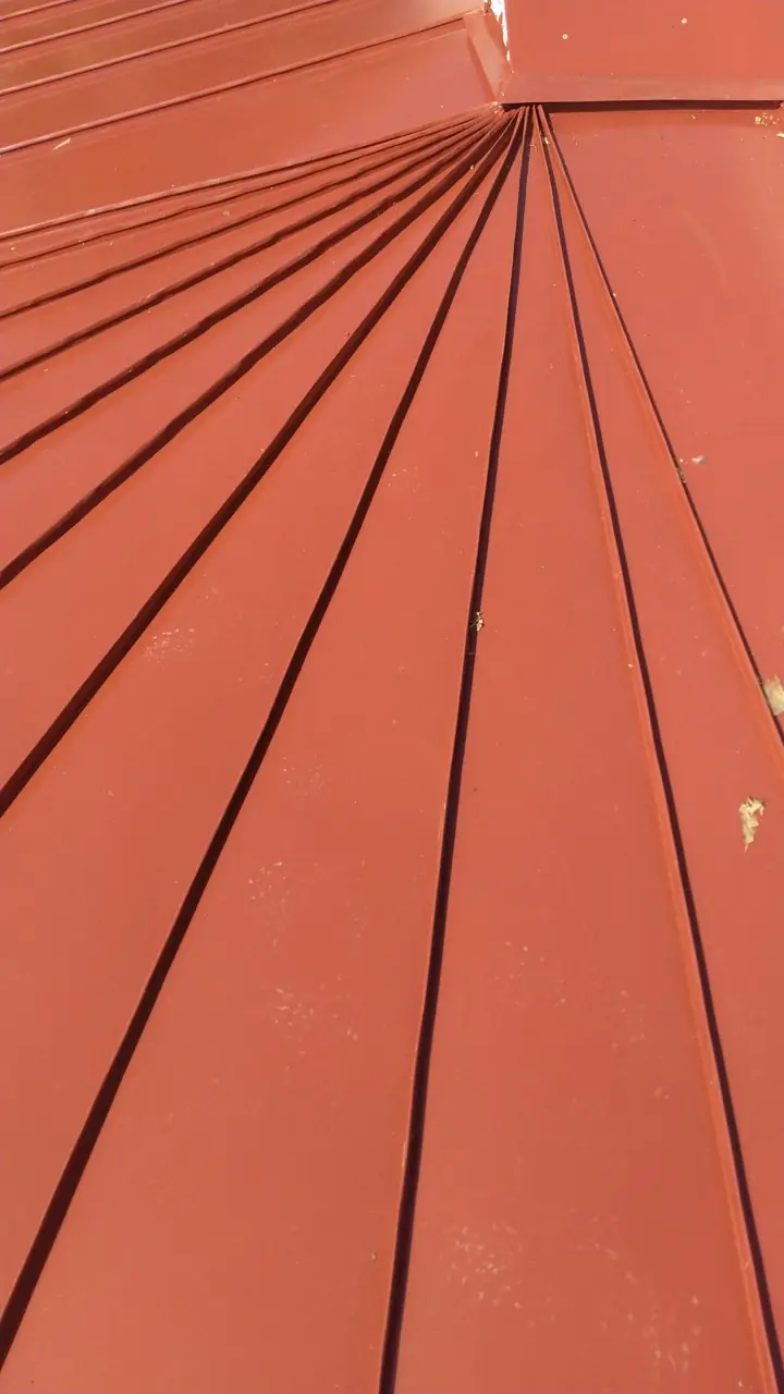 Red tapered seams converging near the top of the curved roof.